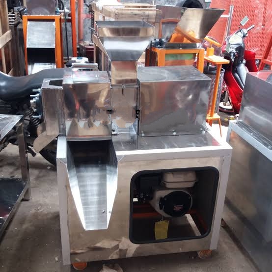 pemeras santan kelapa